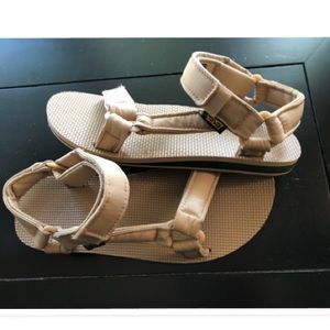 TEVA WOMEN’S ADJUSTABLE STRAPS SANDALS SIZE 9